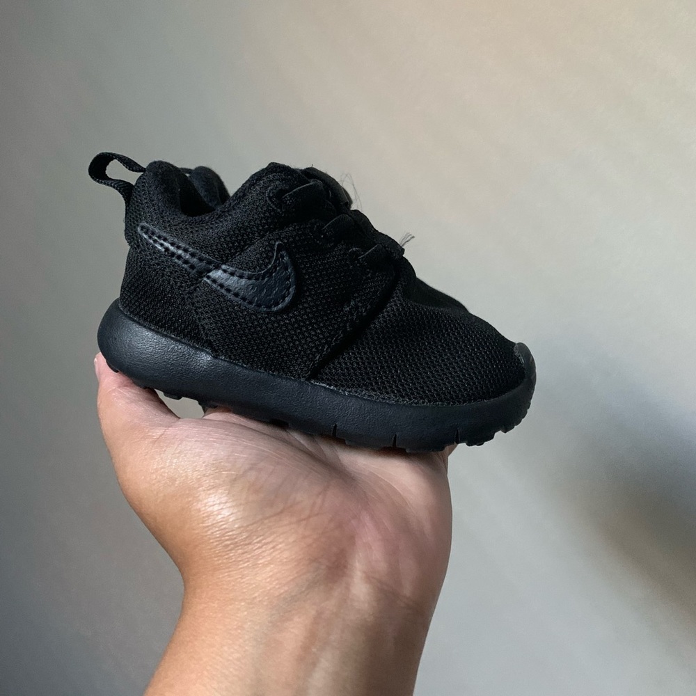 Nike Roshe- Toddler 4c -Black 🌑🌚